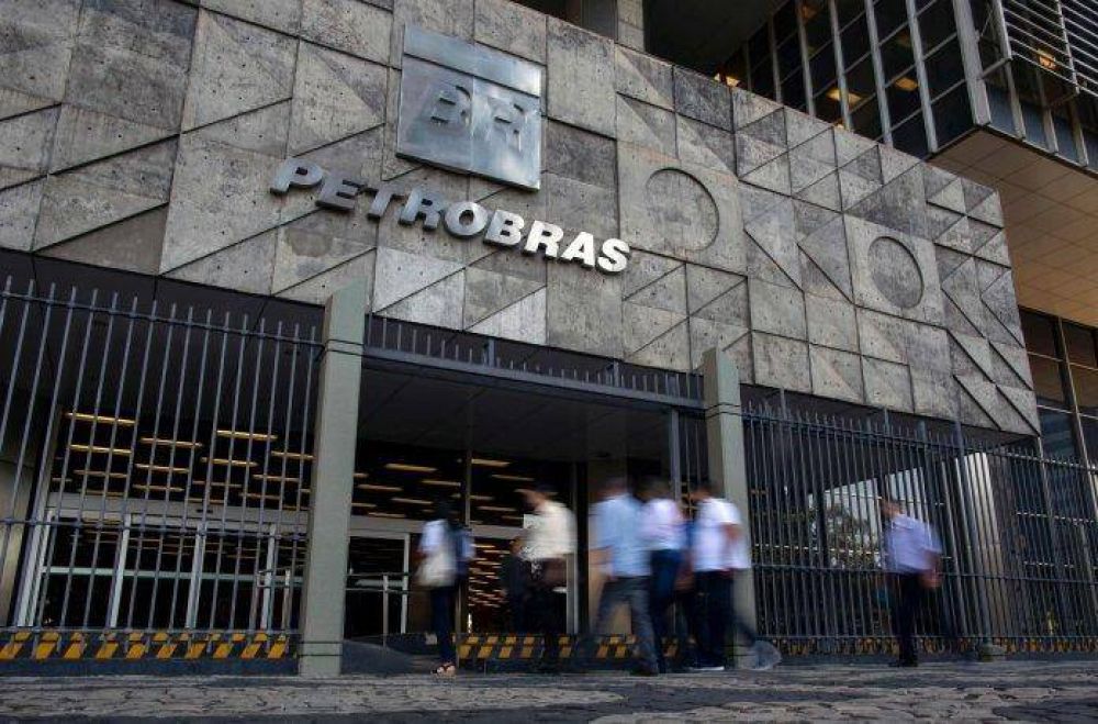 Petrobras vendi a Petronas el 50% de dos de sus concesiones en aguas profundas