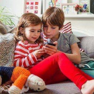 El papa Francisco �ret� a los chicos que usan el celular en la mesa