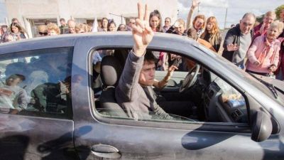 Entre la espada y la pared, Kicillof choc� el Cl�o en la primera curva