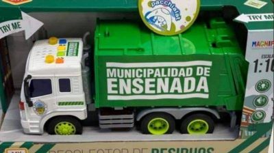 El mini camioncito recolector que populariz� Mario Secco fue una de las estrellas de la Navidad