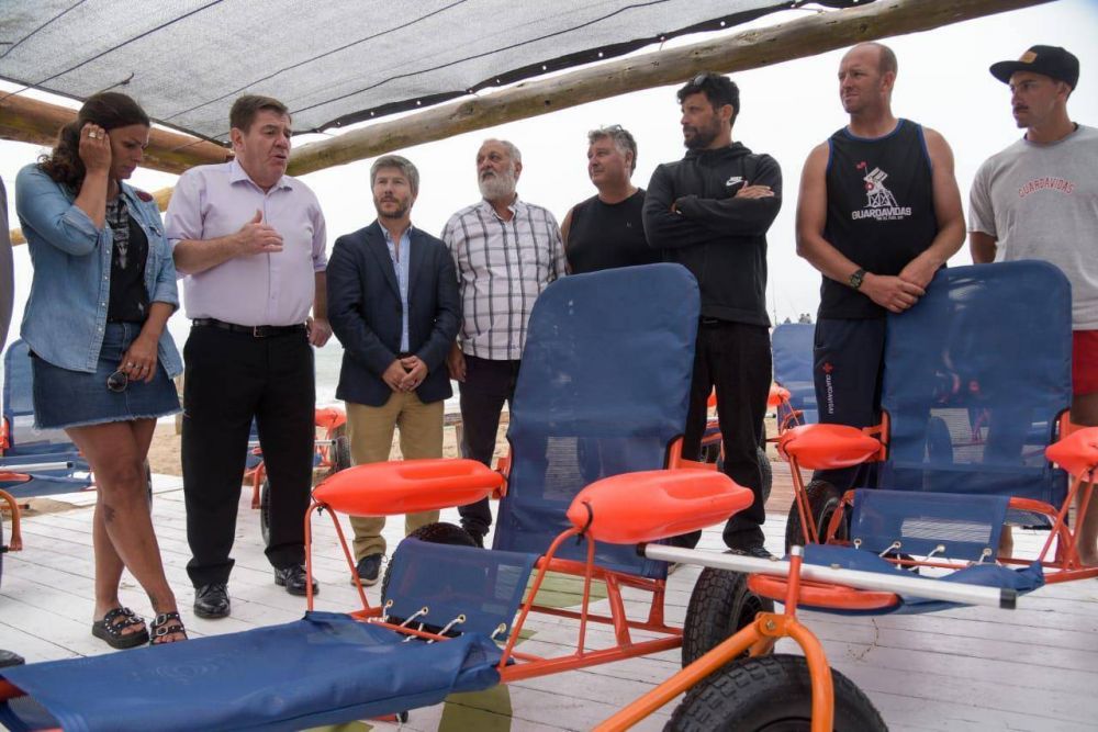 El Municipio adquiri 12 sillas anfibias para personas con discapacidad