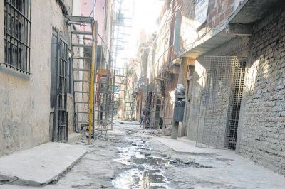 Denuncian que falta agua desde hace meses en la Villa 31