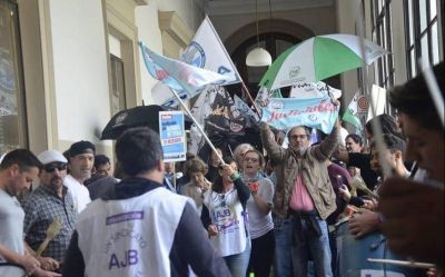 Judiciales reiteraron el pedido de paritarias salariales al gobierno bonaerense 