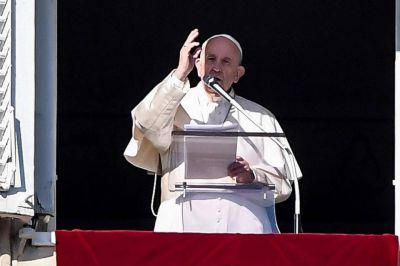 Tras pegarle en la mano a una mujer, el Papa pidi� disculpas
