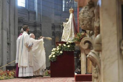 Francisco: �Toda violencia infligida a la mujer es una profanaci�n de Dios�