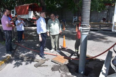 Intervenci�n integral para el desagote de la calle Valent�n G�mez en Haedo