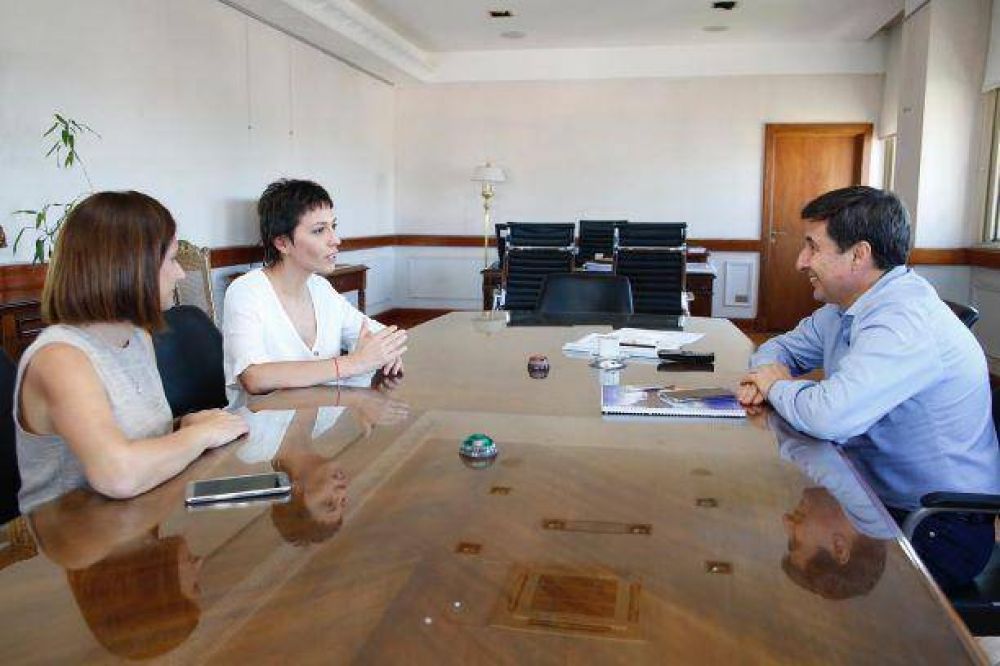 Mayra Mendoza se reuni con el ministro Daniel Arroyo