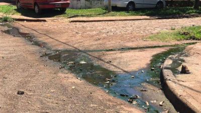 En Rocamora piden arreglo de cloaca y no tienen respuestas