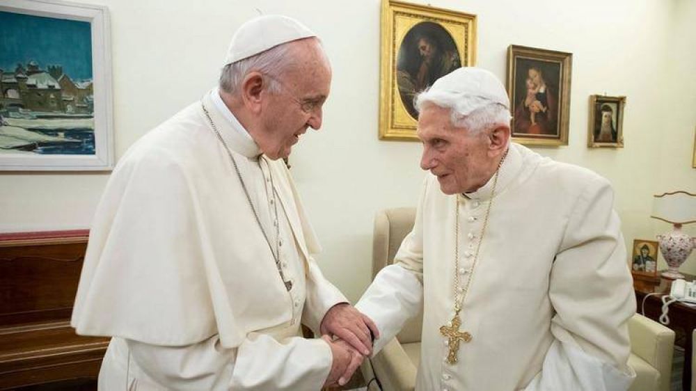 Benedicto y Francisco, los dos papas
