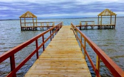 Mir� como qued� la playa Eco-sustentable en Carhu� con un muelle de 40 metros