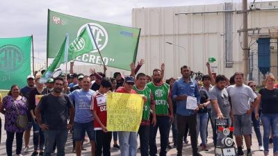 Por el despido de 150 municipales, cortan la ruta nacional 157 en Catamarca