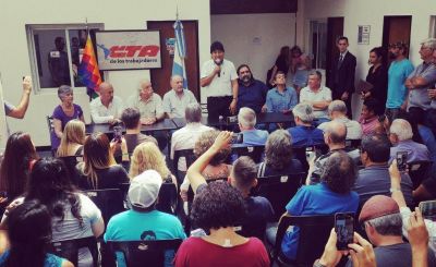 Evo Morales visit� la CTA y anunci� la realizaci�n de un acto para proclamar los candidatos del MAS
