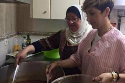 La familia musulmana que alimenta a espa�oles sin techo en uno de los barrios m�s pobres de Espa�a
