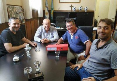 Paredi recibi� a las autoridades del ENOHSA por las cloacas de Santa Clara del Mar