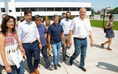 Hurlingham: Zabaleta y Trotta se comprometieron a terminar obras de un jard�n abandonadas