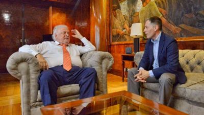 Echeverr�a: Gray se reuni� con Gonz�lez Garc�a por el Hospital Bicentenario