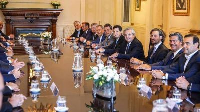 Crece la peregrinaci�n de gobernadores por la Casa Rosada en busca de ox�geno financiero