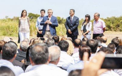 Alberto vuelve hoy junto a Massa al conurbano y ya exhibe armado propio