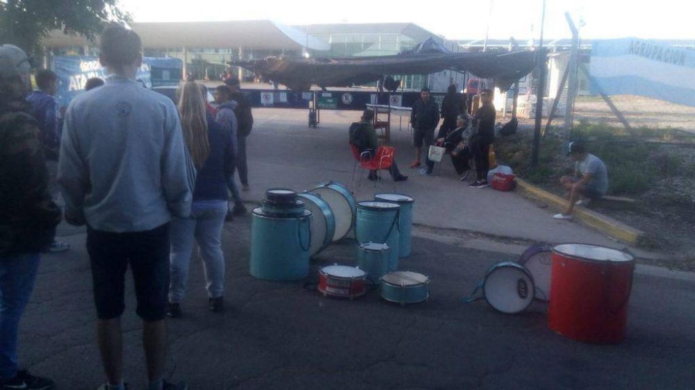 Protesta y bloqueo en el acceso a la terminal de micros de Mar del Plata
