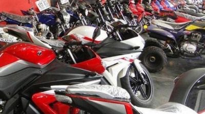 Sigue la guerra: Motomel sali� al cruce de Zanella