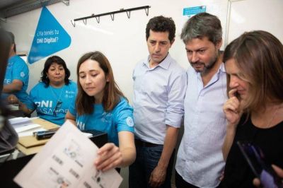 �Wado� de Pedro convoc� a la unidad tras mostrarse con el intendente opositor Guillermo Montenegro