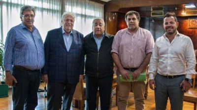 El intendente que se fractur� el peron� durante una visita al Ministerio de Salud