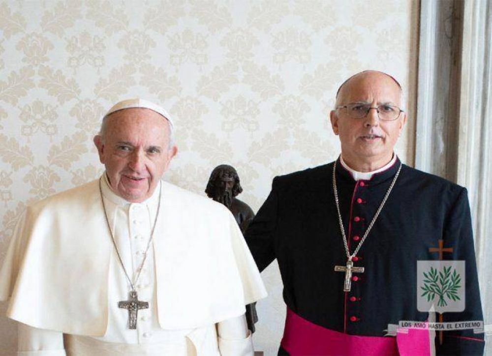 El Papa recibi al obispo castrense y le entreg rosarios para militares presos