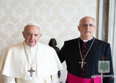 El Papa recibi� al obispo castrense y le entreg� rosarios para militares presos
