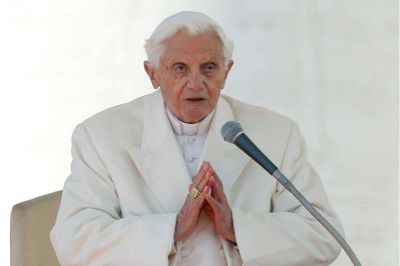 Benedicto XVI neg� haber escrito un libro con el cardenal Sarah en el que reivindica el celibato