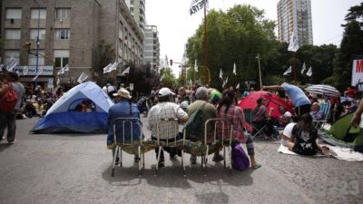 Sin respuestas, organizaciones sociales se preparan para acampar en la Municipalidad