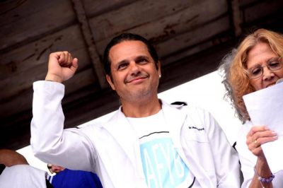 Peretta: �La voracidad de unos laboratorios est�n vaciando las arcas estatales y de la seguridad social�