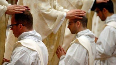Una contribucin sobre el celibato sacerdotal en obediencia filial al Papa
