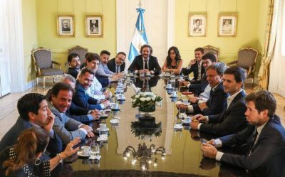 Los intendentes eligieron mostrarse con Cafiero en medio de la crisis de Kicillof