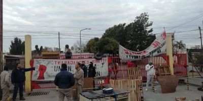Córdoba: Continúa la toma en Molinos Minetti tras seis meses sin sueldos
