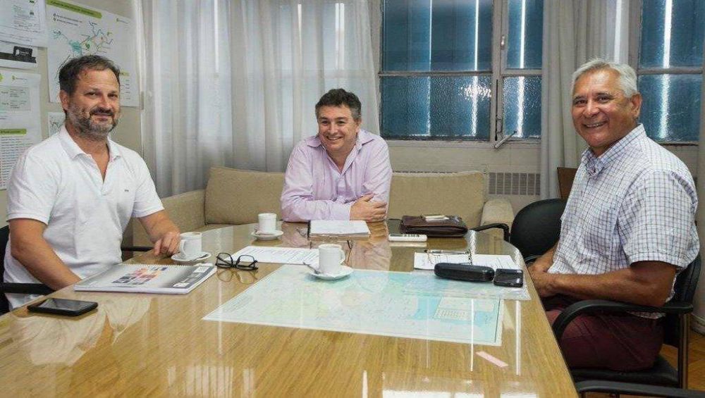 Por la continuidad de obras hidrulicas, funcionarios de Garro mantuvieron una reunin en Infraestructura