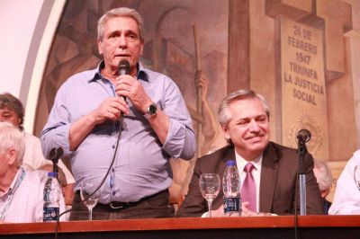 Acu�a: �Me parece bien seguir con aumentos de suma fija para los que menos ganan�