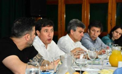 Daniel Arroyo se reuni� con intendentes de la Primera por la implementaci�n de la tarjeta alimentaria
