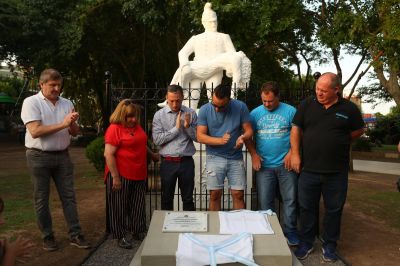 Fernando Gray homenaje� a los bomberos �Minino� Giuliani y Guillermo P�rez en Plaza Mitre