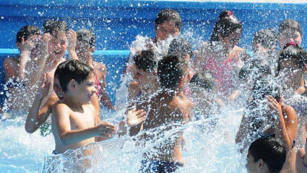 Sindicatos de La Plata organizan un día recreativo para cientos de chicos en el camping de ADULP