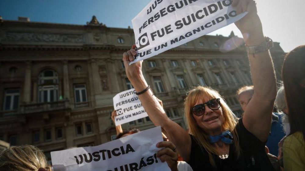 Macri lanza una ofensiva contra el gobierno con Nisman y el campo