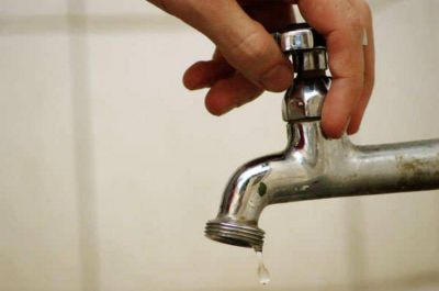 Pico de consumo durante el fin de semana: Obras Sanitarias envió a la red un 40% más de agua