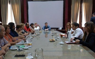 La Provincia convoca a los intendentes para salir a poner en condiciones las escuelas antes de marzo 