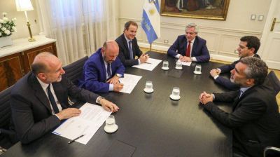 Alberto Fern�ndez firm� con Santa Fe, Entre R�os y Formosa un acuerdo por la deuda de la Anses