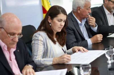 Mariel Fernández firmó el convenio para el desarrollo de centros comerciales a cielo abierto