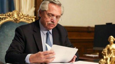 Antes de viajar a Israel, Alberto Fern�ndez firm� el temario para tratar el proyecto de deuda de Guzm�n