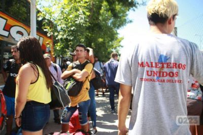 En busca de la registraci�n laboral, maleteros tuvieron la primera audiencia en el Ministerio de Trabajo