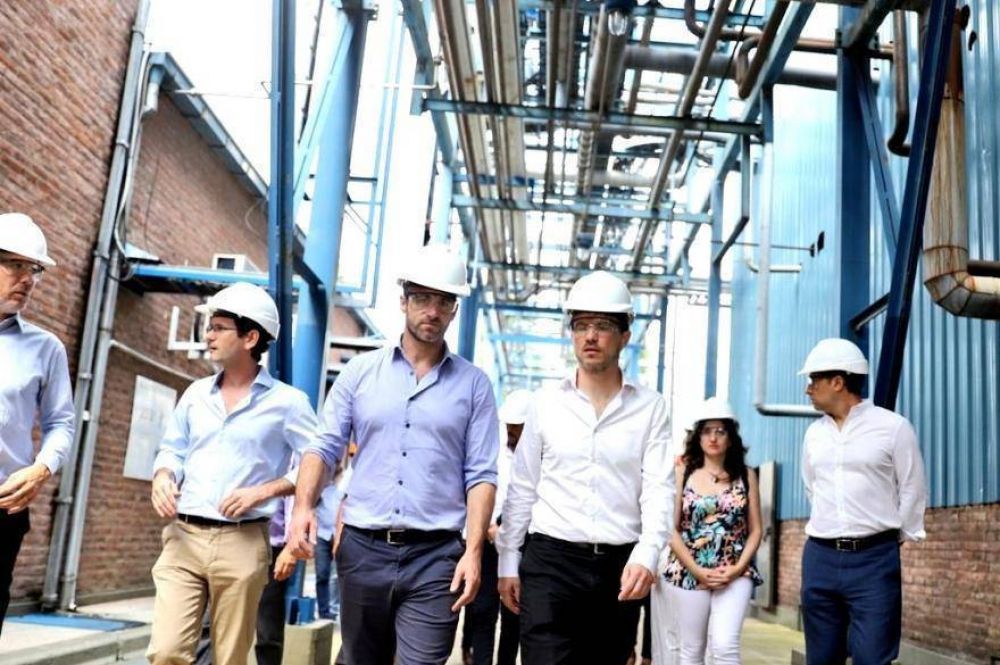 Costa visit un parque industrial y recorri dos empresas junto al intendente de Pilar