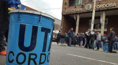 La choferes de UTA paralizan el transporte en C�rdoba