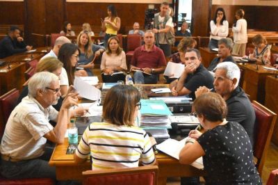 La oposici�n confronta con firmeza el discurso oficial
