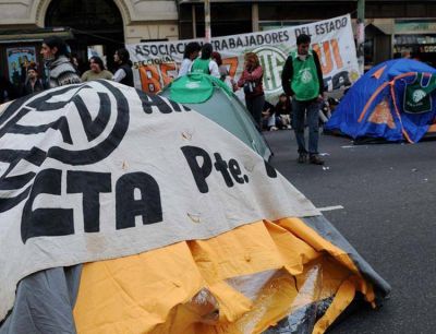 Los sindicatos estatales presionan al Gobierno por el pase de 10.000 empleados contratados a la planta permanente